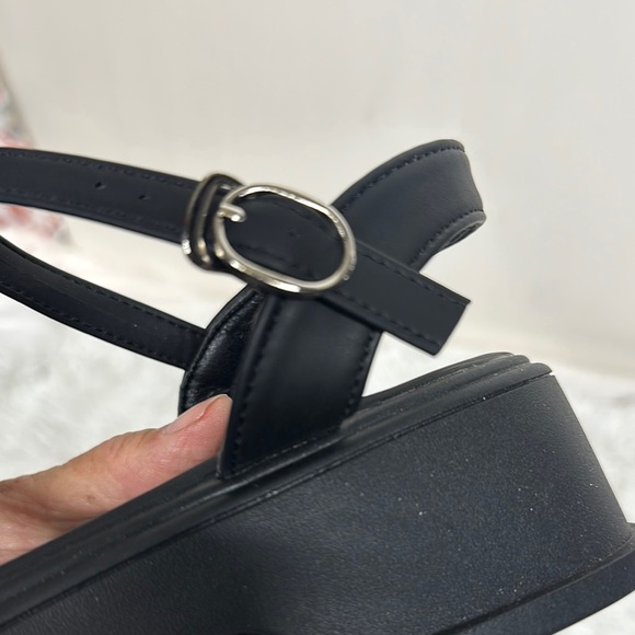 Black Sandals - Picture 7 of 9